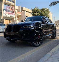 بی ئێم دەبڵیو X4